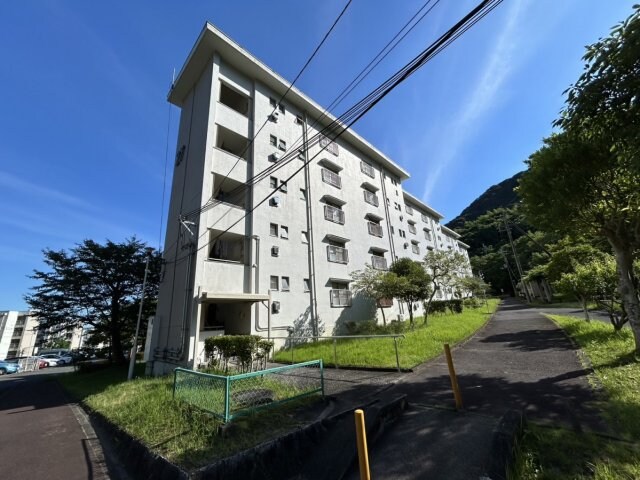 若山台住宅27号棟の物件外観写真