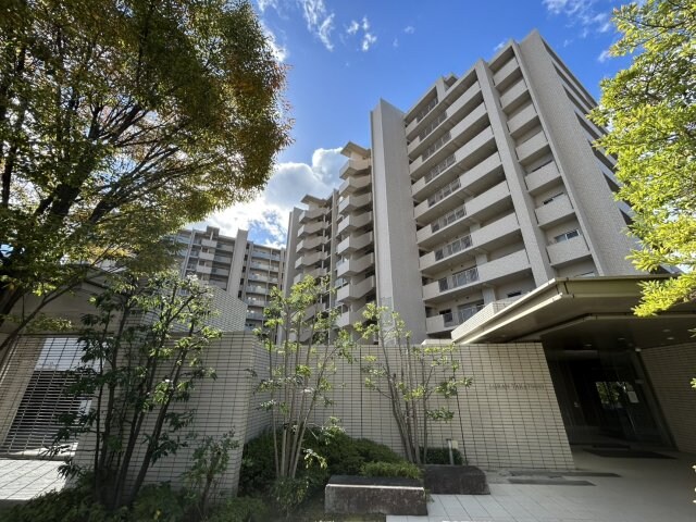 ジェイグラン高槻の物件外観写真