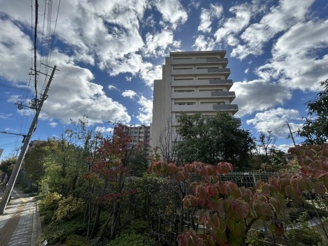 ジェイグラン高槻の物件外観写真