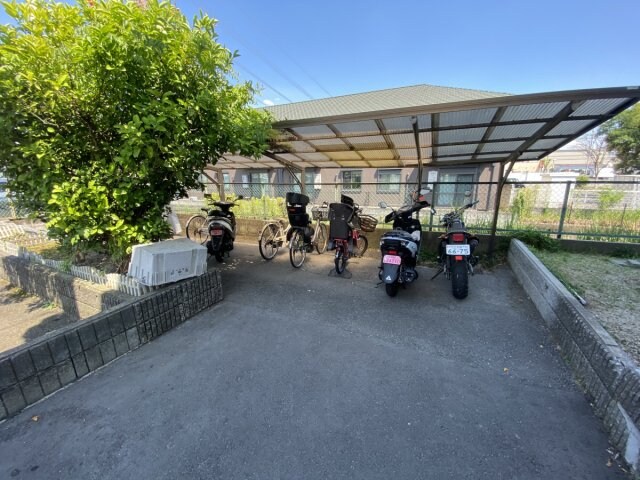 長谷川マンションの物件外観写真