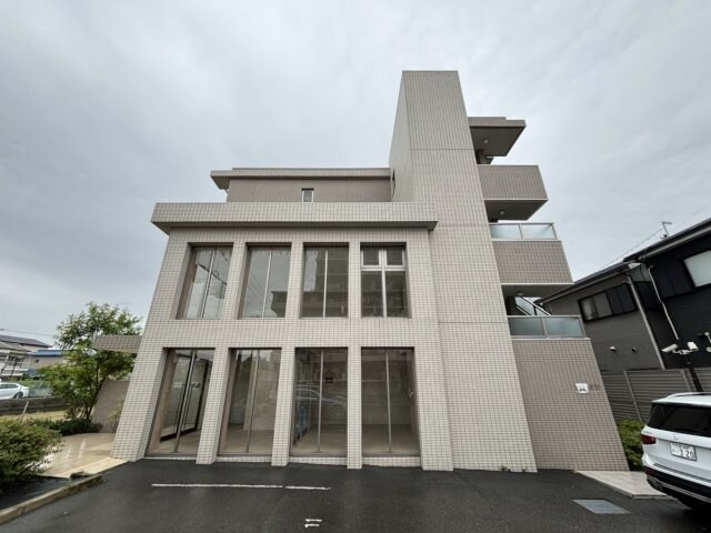 クレセント・コートの物件外観写真