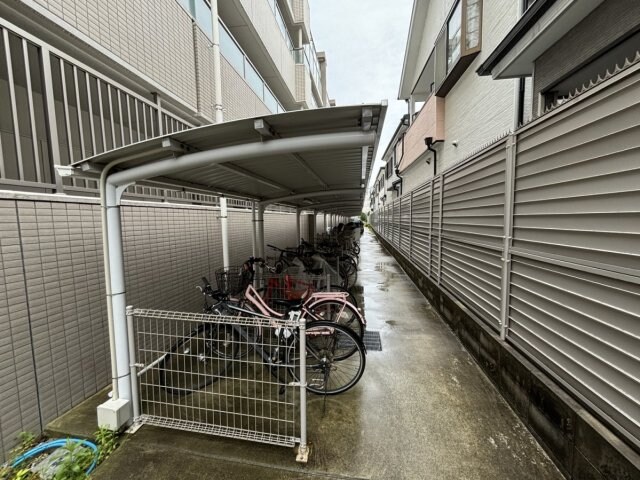 クレセント・コートの物件外観写真