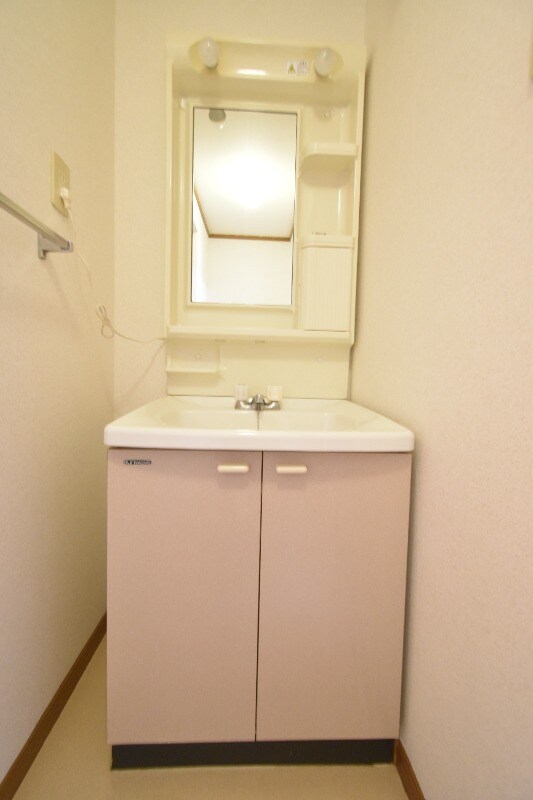 クレストール見次　Ａの物件内観写真