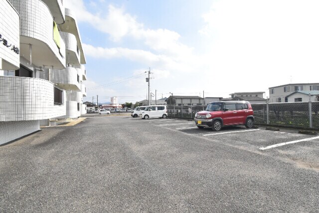 末吉大丸マンション　A棟の物件外観写真