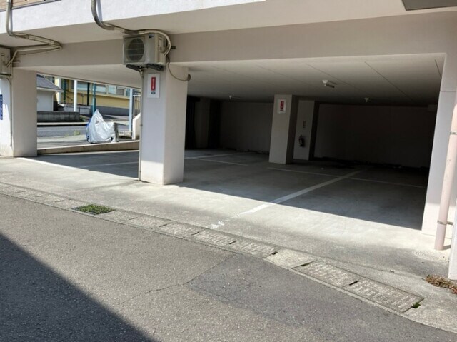 イーストパレスの物件外観写真