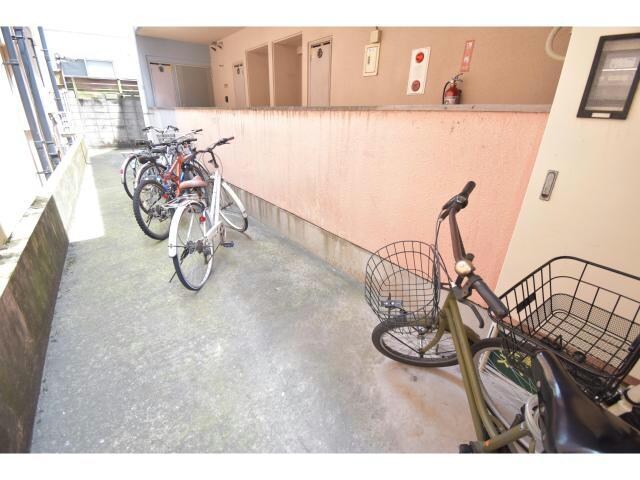 ピラール鴨池の物件外観写真