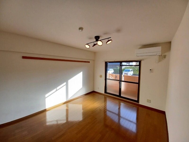 サンクチュアリー亀山の物件内観写真