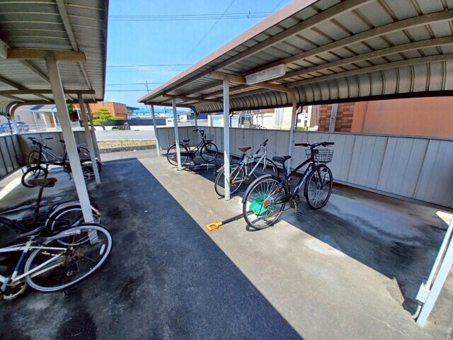 サンクチュアリー亀山の物件外観写真