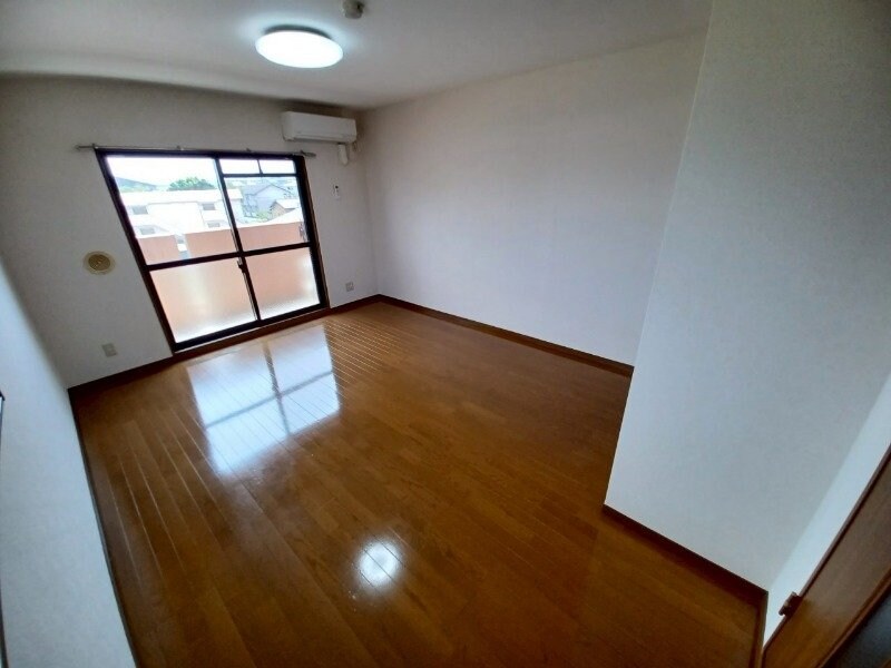 サンクチュアリー亀山の物件内観写真