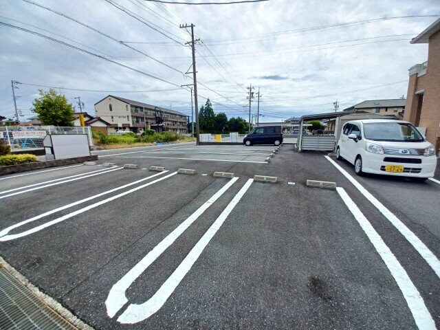 クリスタルコートの物件外観写真