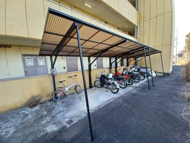 亀山マンションB棟の物件外観写真