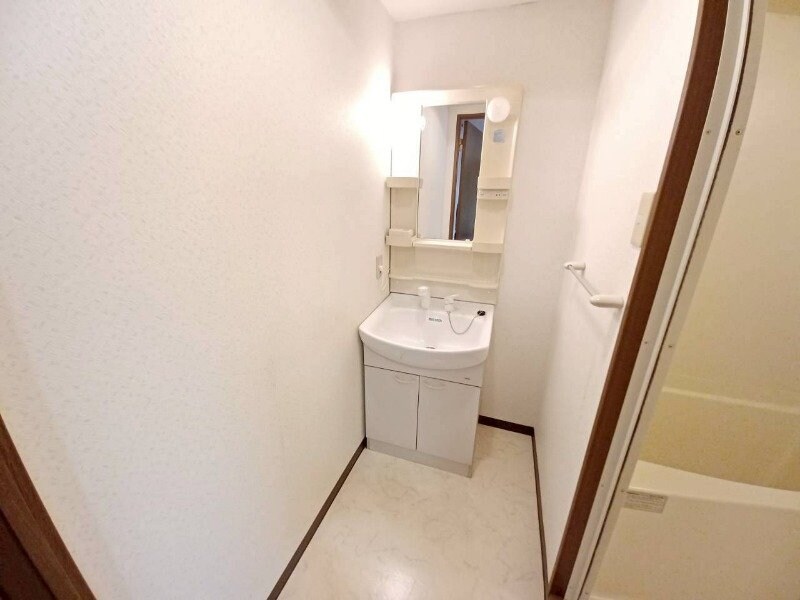 サンクチュアリー亀山の物件内観写真