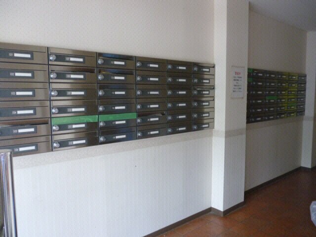 亀山マンションＡ棟の物件外観写真