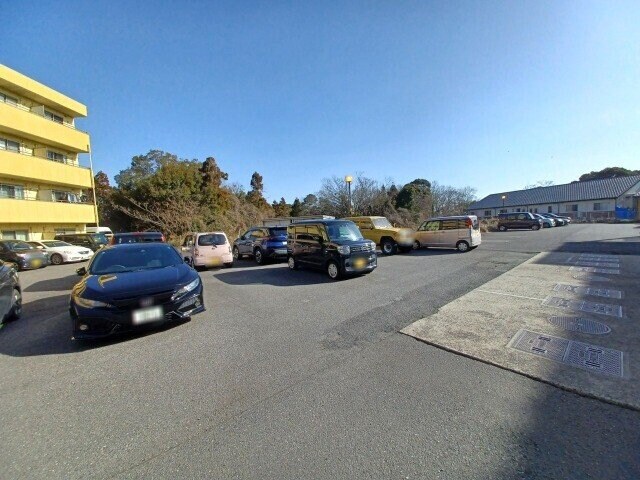 亀山マンションＡ棟の物件外観写真