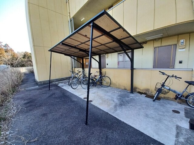 亀山マンションＡ棟の物件外観写真