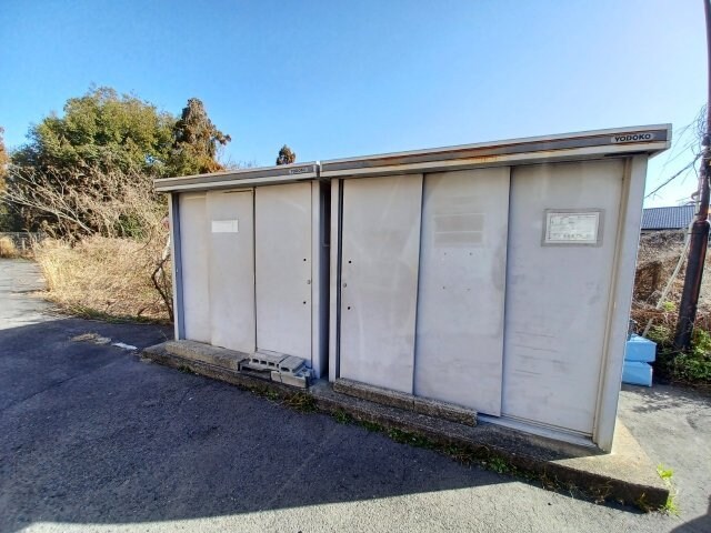 亀山マンションＡ棟の物件外観写真