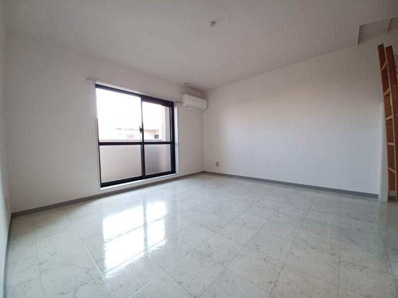 ウッドベルスクエアA棟の物件内観写真