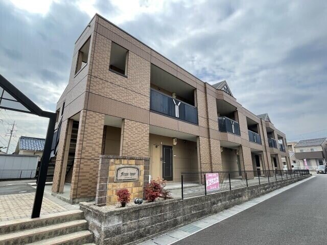 フラントゥールの物件外観写真