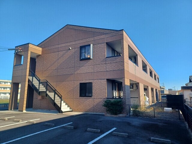 フラントゥールの物件外観写真