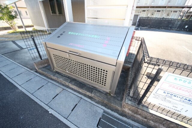 フラントゥールの物件外観写真