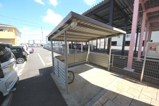 ブリリアント寺家ⅡＢの物件外観写真