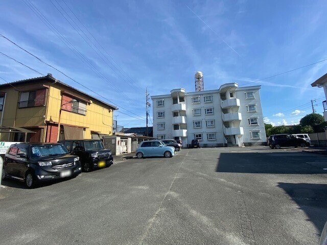 松月マンションの物件外観写真