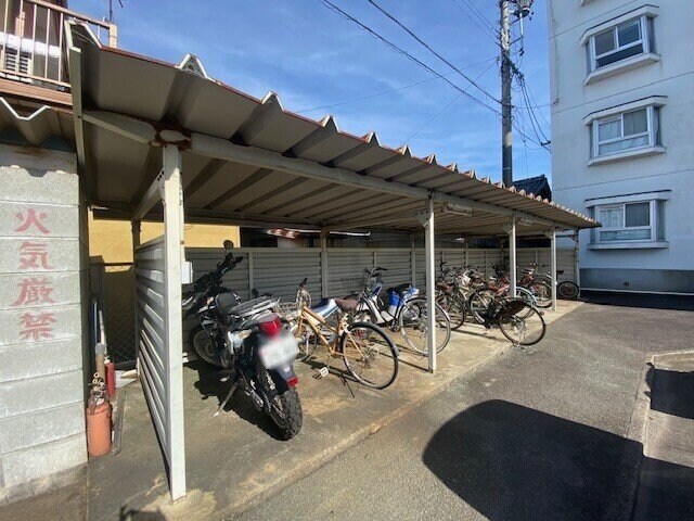 松月マンションの物件外観写真