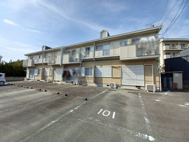 サプリームの物件外観写真