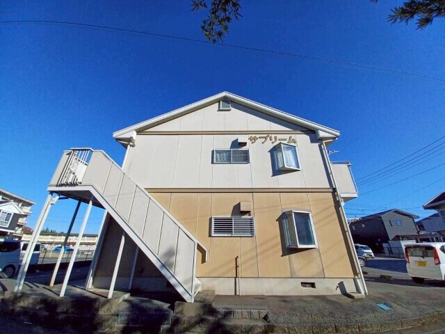 サプリームの物件外観写真