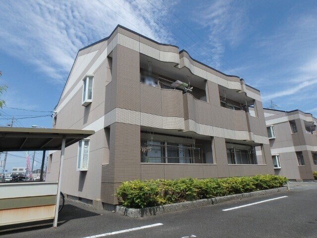 クィーンズコートＣ棟の物件外観写真