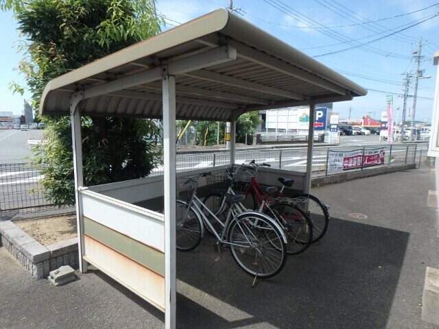 クィーンズコートＣ棟の物件外観写真