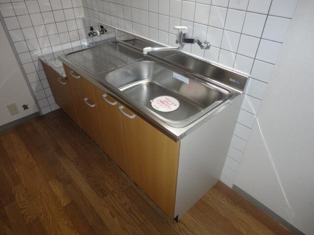 クィーンズコートＣ棟の物件内観写真