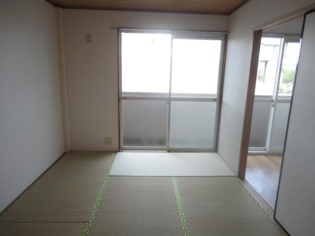 クィーンズコートＣ棟の物件内観写真