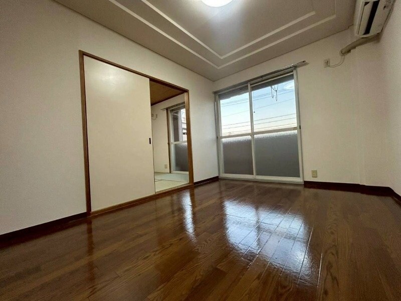 クィーンズコートＢ棟の物件内観写真