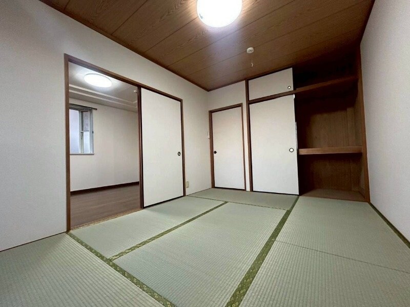 クィーンズコートＢ棟の物件内観写真