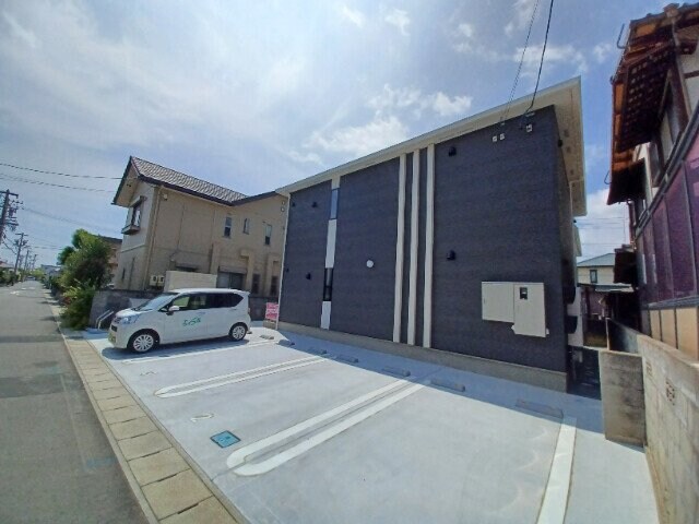 ユニヴェールの物件外観写真