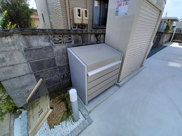 ユニヴェールの物件外観写真