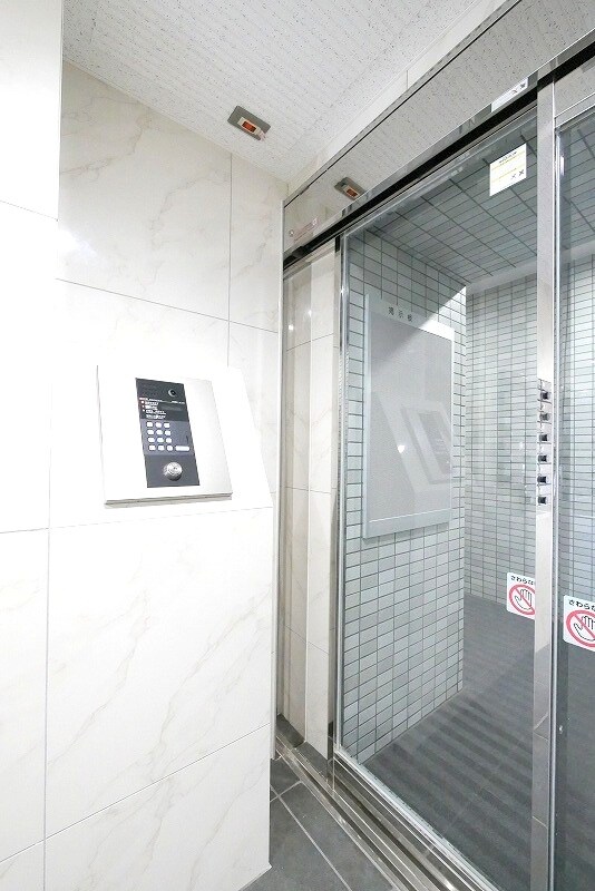 ペアパレス六町2号館の物件外観写真