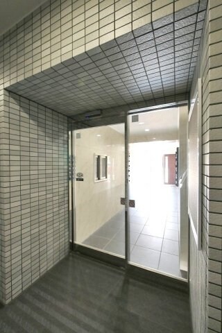 ペアパレス六町2号館の物件外観写真