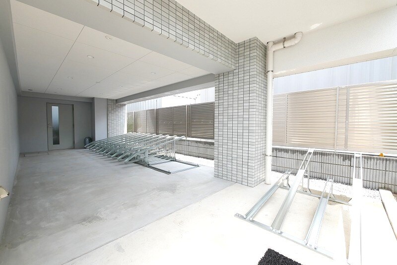 ペアパレス六町2号館の物件外観写真