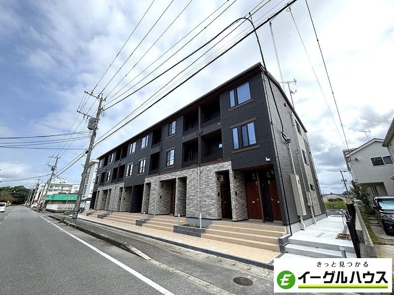 ファミリア長門石の物件外観写真