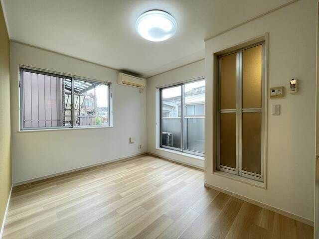 シャンテ西新井本町の物件内観写真