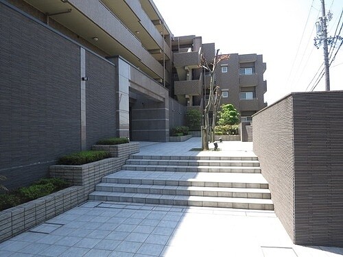 サーパス本山鹿子町の物件外観写真