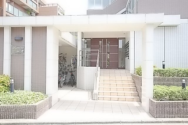 ルミエール山中の物件外観写真