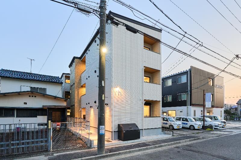 シャンブル高畑　の物件外観写真