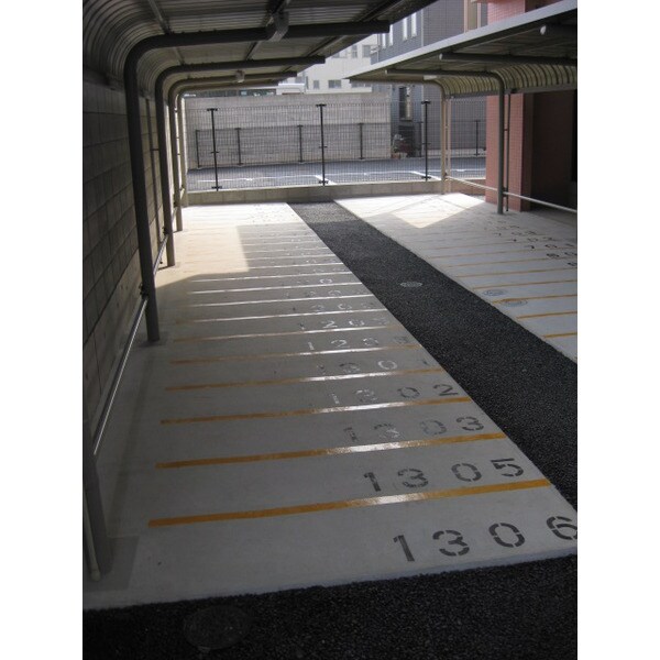 クリムゾン吉塚の物件外観写真