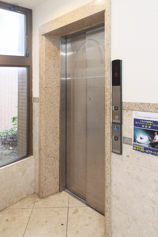 クレタ県庁前の物件外観写真