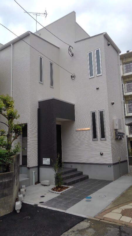 春日駅 徒歩3分 1階の物件外観写真