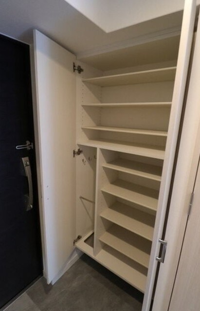 コンフォリア・リヴ新大阪WESTの物件内観写真