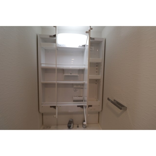 コンフォリア・リヴ新大阪WESTの物件内観写真